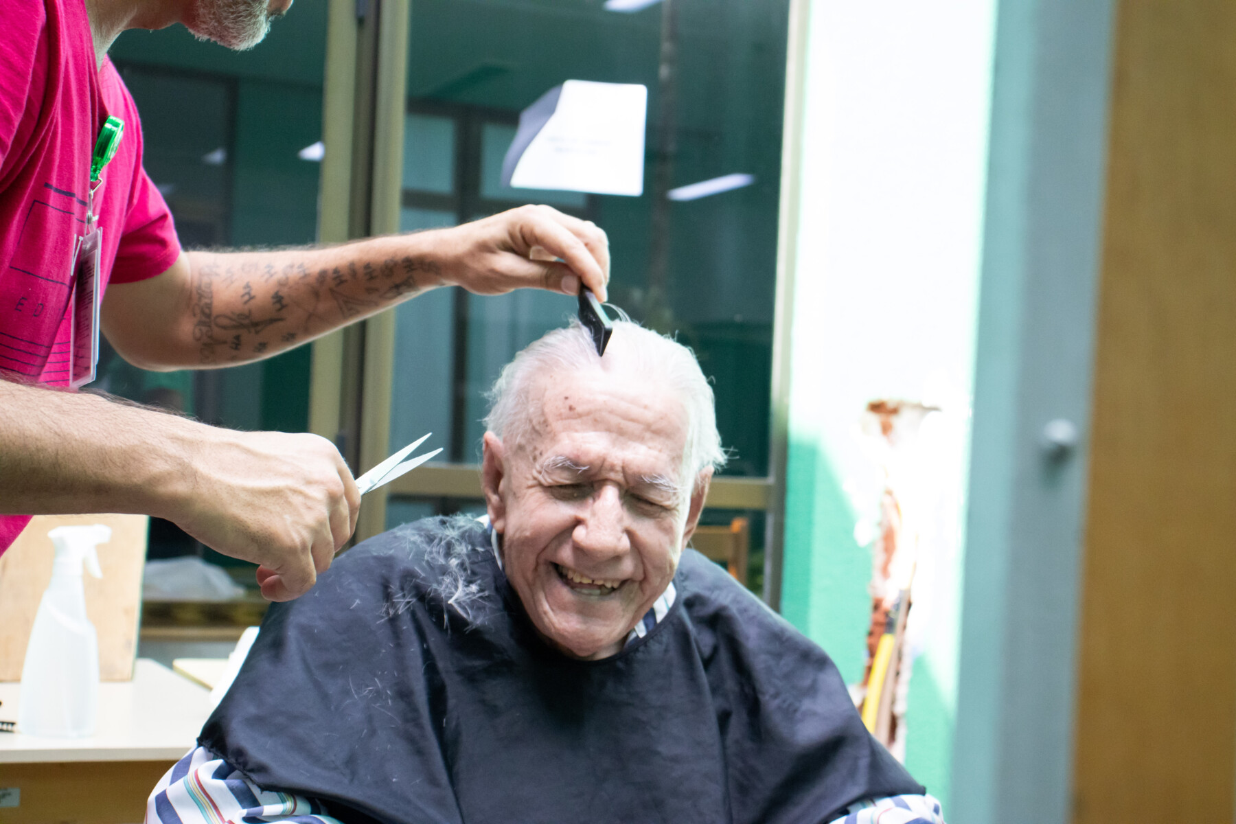 Voluntários criaram estandes de autocuidado para pacientes e familiares.jpg